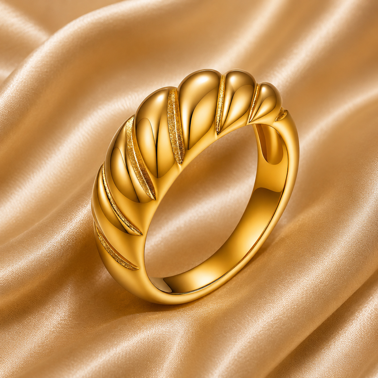 Croissant Ring – 18K Gold Plated Stainless Steel