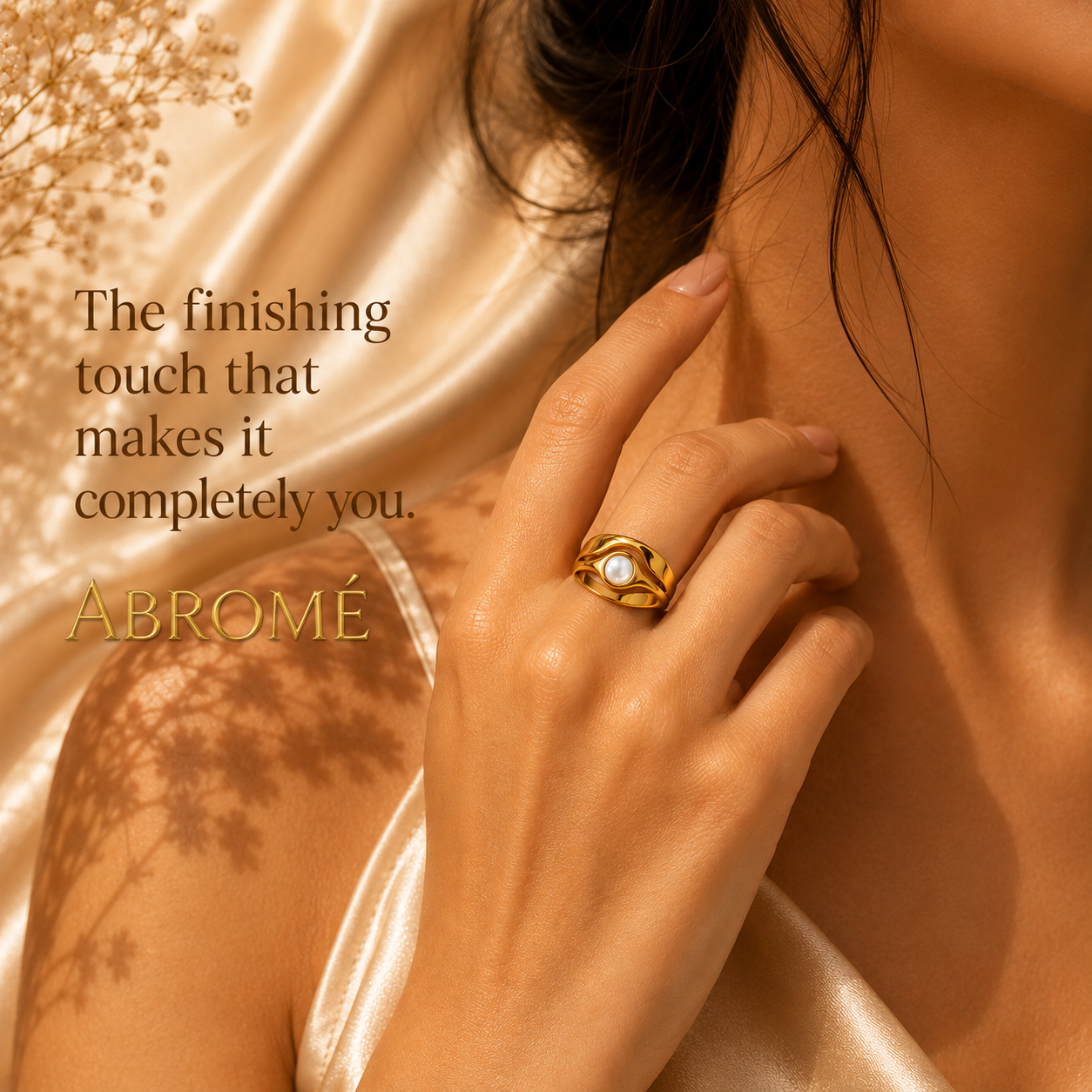 Noir Éclat Ring – 18K Gold Plated Stainless Steel