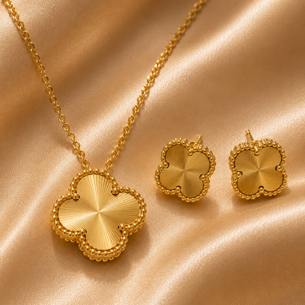 Minimalist Clover Necklace Set, 18K Gold Plated Steel - A B R O M É